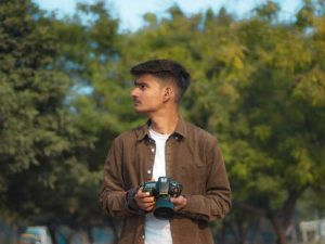 Wearable Cameras: Capturing Life Hands-Free