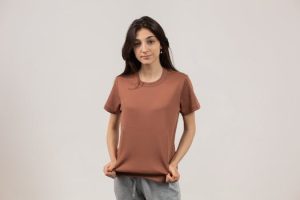 Accessorizing for Impact: Elevating Simple Outfits