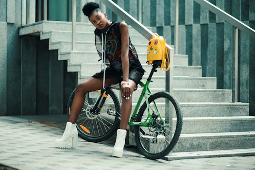 The Influence of Streetwear on High Fashion in 2025